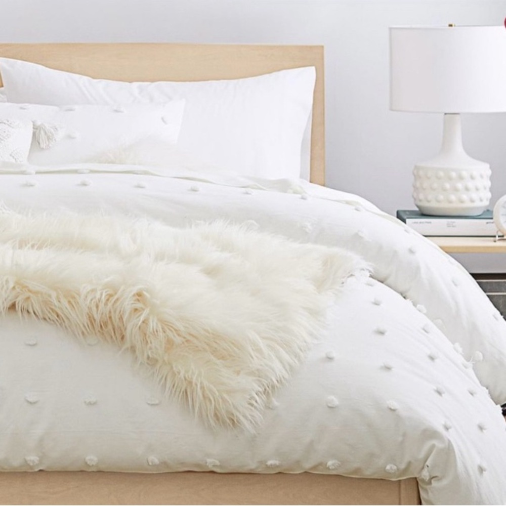 Pottery Barn Teen White Tufted Dot Duvet Cover Full/Queen
